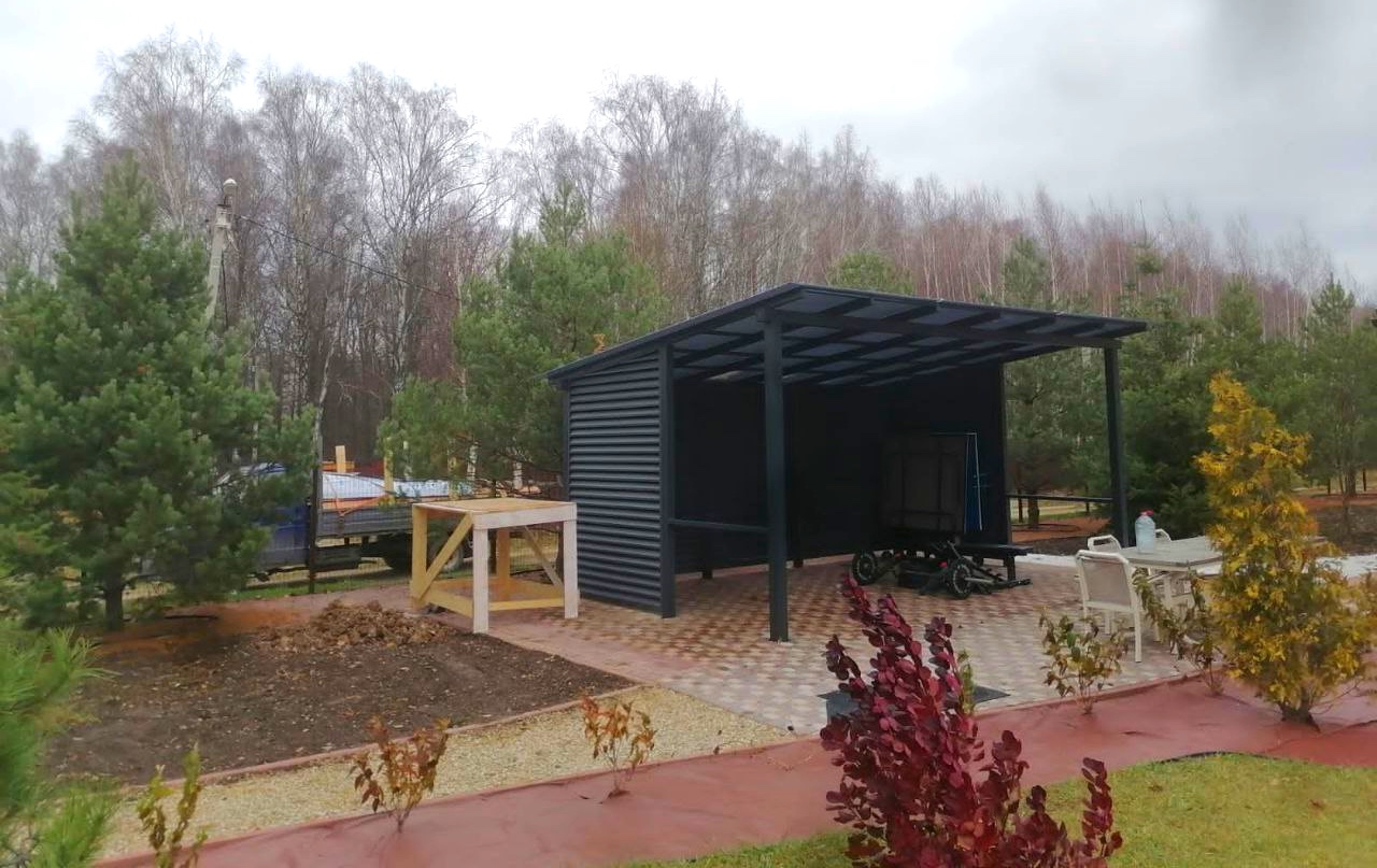 Навес для автомобиля двускатный перед гаражом